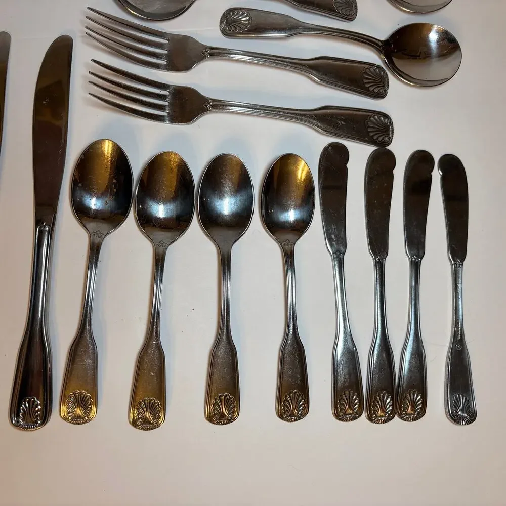 World Tableware COQUILLE Stainless 17 Pc WT Shell Taiwan Flatware Set